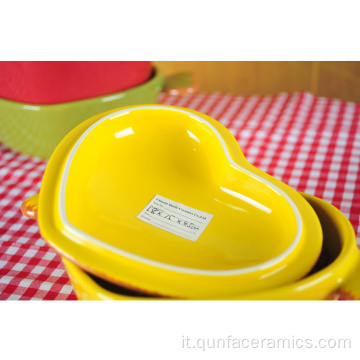 Casseruola in ceramica a forma di cuore con coperchio e maniglia